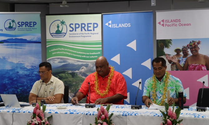 SPREP’s Acting Director, Waste Management and Pollution Control and Pollution Adviser, Anthony Talouli, Head of UNEP in the Pacific, Sefanaia Nawadra and Samoa’s Minister of Natural Resources and Environment, Toeolesulusulu Cedric Schuster at the GEF ISLANDS inception meeting.