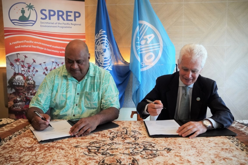 Signing with FAO